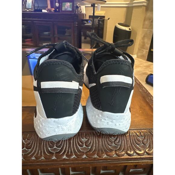 Men’s Nike PG 4  Athletic Shoes. Size 8.5 main image 5